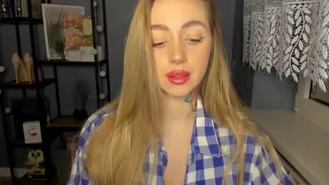 Snapshot of sexy_coralie chatting on 12-16-24, 10:50 C o r a l i e online show from 12-16-24, 10:50