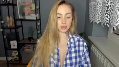 Snapshot of sexy_coralie chatting on 01-15-25, 02:24 C o r a l i e online show from 01-15-25, 02:24