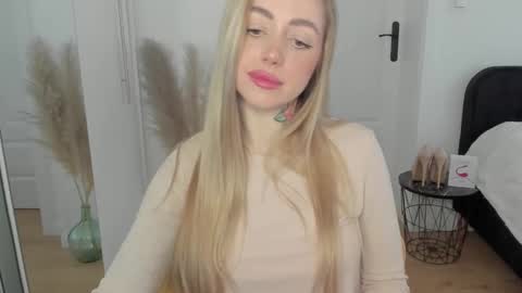 Snapshot of sexy_coralie chatting on 02-13-25, 08:59 C o r a l i e online show from 02-13-25, 08:59