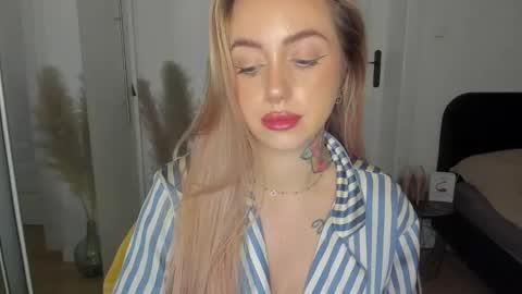 Snapshot of sexy_coralie chatting on 09-10-25, 06:52 C o r a l i e online show from 09-10-25, 06:52