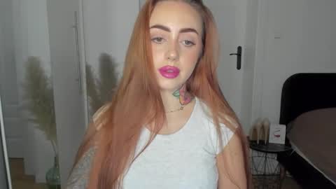 C o r a l i e online show from 12-04-25, 02:26