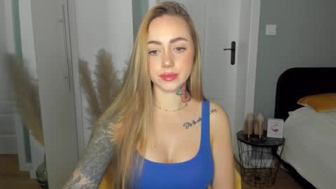 C o r a l i e online show from 03-25-26, 07:36