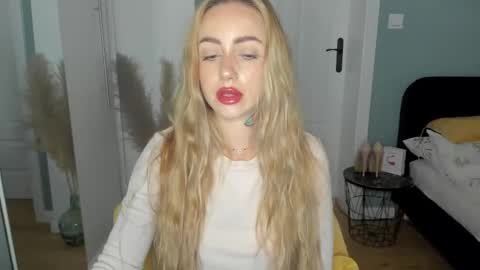 C o r a l i e online show from 05-31-26, 01:40