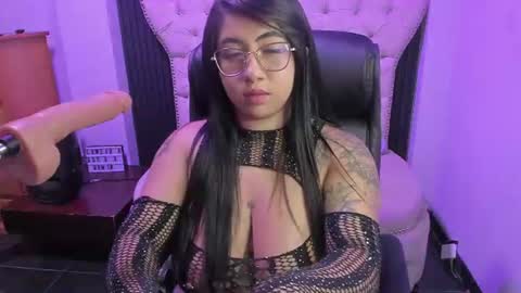 Snapshot of sexy_cristall chatting on 07-17-26, 09:08 C R I S T A L online show from 07-17-26, 09:08