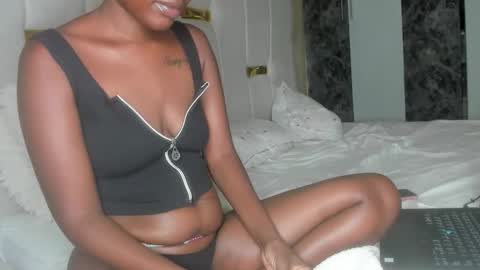 Snapshot of sexy_cutejoy chatting on 02-18-25, 08:27 Joy online show from 02-18-25, 08:27