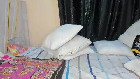 Snapshot of sexy_cutejoy chatting on 10-06-25, 10:23 Joy online show from 10-06-25, 10:23