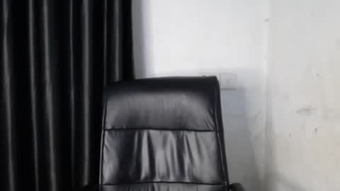 Snapshot of sexy_dick_drainer chatting on 10-24-25, 08:49 TAISHA online show from 10-24-25, 08:49