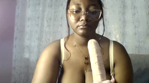 Snapshot of sexy_helle chatting on 06-24-26, 02:05 sexy_helle online show from 06-24-26, 02:05