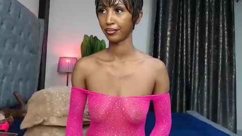 Snapshot of sexy_larisa chatting on 12-16-25, 10:31 larisa online show from 12-16-25, 10:31