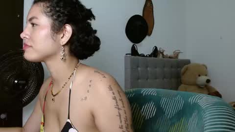 Snapshot of sexy_lia_latina chatting on 04-21-26, 01:29 Celeste online show from 04-21-26, 01:29