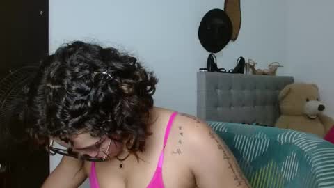 Snapshot of sexy_lia_latina chatting on 05-17-26, 04:54 Celeste online show from 05-17-26, 04:54