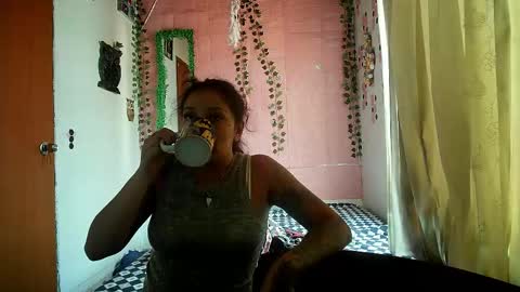 Snapshot of sexy_lolas chatting on 05-10-26, 10:04 sexy lolas online show from 05-10-26, 10:04