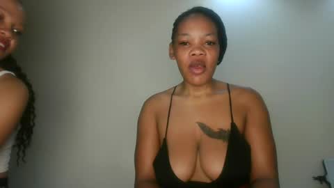 Snapshot of sexy_lyna chatting on 06-19-26, 03:11 sexy_lyna online show from 06-19-26, 03:11