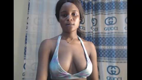 Snapshot of sexy_mariax chatting on 12-13-24, 09:41 Debby online show from 12-13-24, 09:41