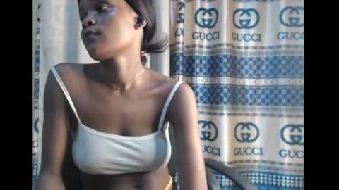 Snapshot of sexy_mariax chatting on 12-15-24, 12:40 Debby online show from 12-15-24, 12:40