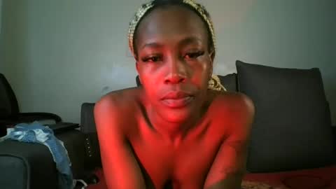 Snapshot of sexy_momah chatting on 06-18-26, 12:33 SEXY MOMAH online show from 06-18-26, 12:33