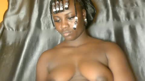 Snapshot of sexy_petitqueen chatting on 05-26-26, 04:19 sexy_petitqueen online show from 05-26-26, 04:19