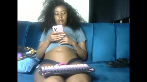 sexy pigeon online show from 05-18-26, 12:18