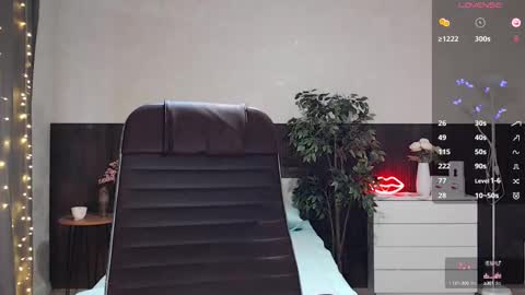 Snapshot of sexy_red_foxx chatting on 02-11-25, 05:58 Annie - Your Dream Girl online show from 02-11-25, 05:58