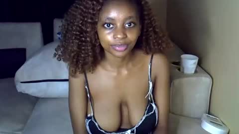 Snapshot of sexy_short chatting on 06-10-26, 07:02 Janet online show from 06-10-26, 07:02