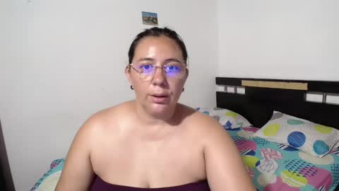 Snapshot of sexy_ticki chatting on 09-09-25, 11:48 janel online show from 09-09-25, 11:48