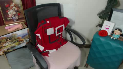 Snapshot of sexyasian_lady chatting on 02-14-25, 10:14 Chloe online show from 02-14-25, 10:14