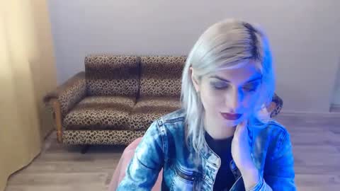 Snapshot of sexybeatriice chatting on 01-17-25, 07:19 sexybeatriice online show from 01-17-25, 07:19