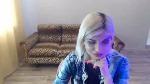 Snapshot of sexybeatriice chatting on 01-24-25, 10:21 sexybeatriice online show from 01-24-25, 10:21