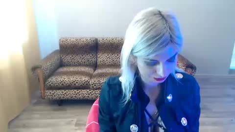 Snapshot of sexybeatriice chatting on 02-18-25, 12:17 sexybeatriice online show from 02-18-25, 12:17