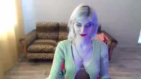 Snapshot of sexybeatriice chatting on 03-03-25, 01:31 sexybeatriice online show from 03-03-25, 01:31