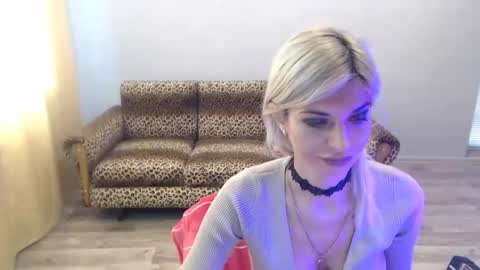 Snapshot of sexybeatriice chatting on 11-26-25, 07:31 sexybeatriice online show from 11-26-25, 07:31