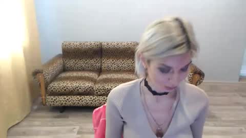 Snapshot of sexybeatriice chatting on 11-27-25, 07:54 sexybeatriice online show from 11-27-25, 07:54