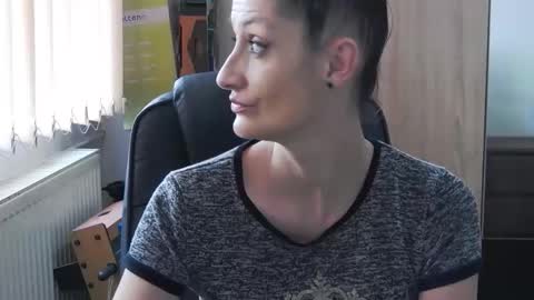 Snapshot of sexybeeaa chatting on 06-04-26, 06:19 SexyBea online show from 06-04-26, 06:19
