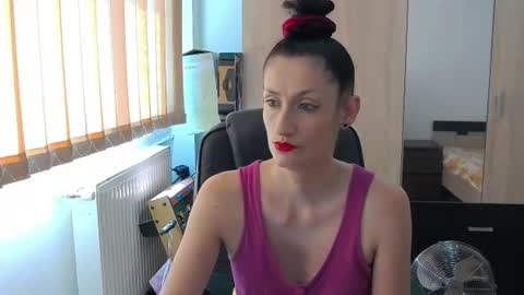 Snapshot of sexybeeaa chatting on 07-12-26, 09:11 SexyBea online show from 07-12-26, 09:11