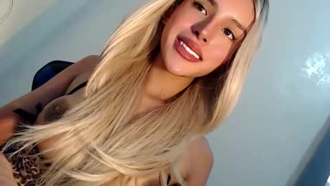 Snapshot of sexybite1 chatting on 02-15-25, 05:41 Seraphina Blaze online show from 02-15-25, 05:41