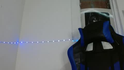 Snapshot of sexyboy_bigclit chatting on 11-08-25, 10:52 Iker online show from 11-08-25, 10:52