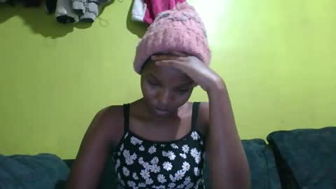 Snapshot of sexybrown14 chatting on 11-19-25, 02:11 Essy online show from 11-19-25, 02:11