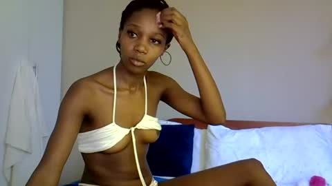 Snapshot of sexycarll9 chatting on 06-25-26, 05:12 Britney online show from 06-25-26, 05:12