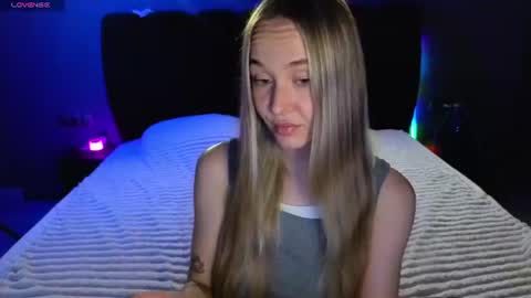 Snapshot of sexycocobutt chatting on 06-19-26, 02:32 Sophia online show from 06-19-26, 02:32