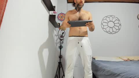 Snapshot of sexycolombian2022 chatting on 12-22-24, 11:54 Antonioylola online show from 12-22-24, 11:54