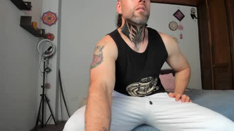 Snapshot of sexycolombian2022 chatting on 12-25-24, 08:28 Antonioylola online show from 12-25-24, 08:28