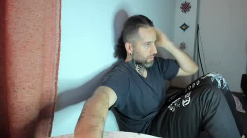 Snapshot of sexycolombian2022 chatting on 01-01-25, 12:33 Antonioylola online show from 01-01-25, 12:33
