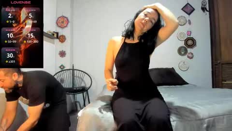 Snapshot of sexycolombian2022 chatting on 11-22-25, 10:25 Antonioylola online show from 11-22-25, 10:25