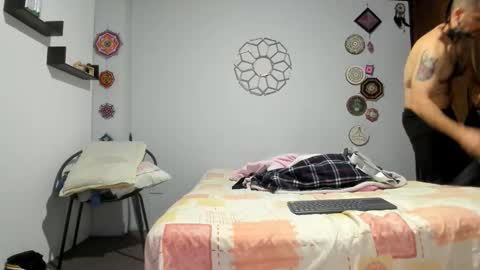 Snapshot of sexycolombian2022 chatting on 11-24-25, 12:16 Antonioylola online show from 11-24-25, 12:16