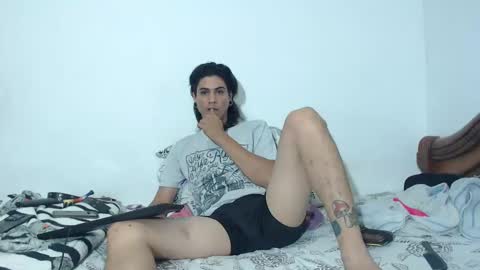 Snapshot of sexydarkhunter2 chatting on 12-22-24, 12:39 Mike online show from 12-22-24, 12:39