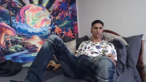 Snapshot of sexydarkhunter2 chatting on 09-21-25, 10:22 Mike online show from 09-21-25, 10:22