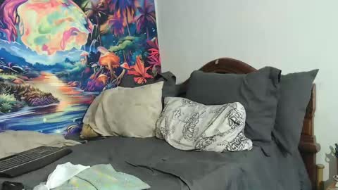 Snapshot of sexydarkhunter2 chatting on 09-22-25, 10:34 Mike online show from 09-22-25, 10:34