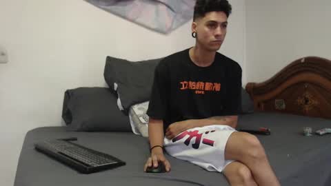 Snapshot of sexydarkhunter2 chatting on 11-13-25, 08:52 Mike online show from 11-13-25, 08:52