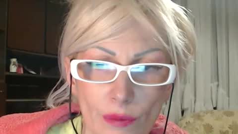 Snapshot of sexyeni chatting on 06-08-26, 01:28 ENI pvt moan your name WHEN I M NOT online you tell me in SNAPCHAT deal yes add me... FREE TWITTER magiconline101...... online show from 06-08-26, 01:28