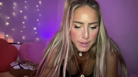 Snapshot of sexygoodvibebabe69 chatting on 12-22-24, 09:11 Ashley Love online show from 12-22-24, 09:11